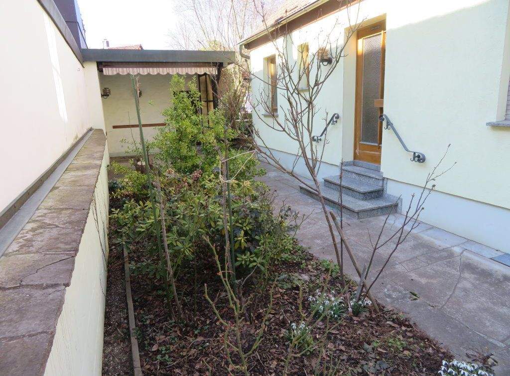 Immobilie in Viereth-Trunstadt - VIERETH: FREISTEHENDES HAUS+NEBENGEBÄUDE+GARAGE ZUM RENOVIEREN AUF ca.274m2 FÜR 269.000,-EURO - Bild 2
