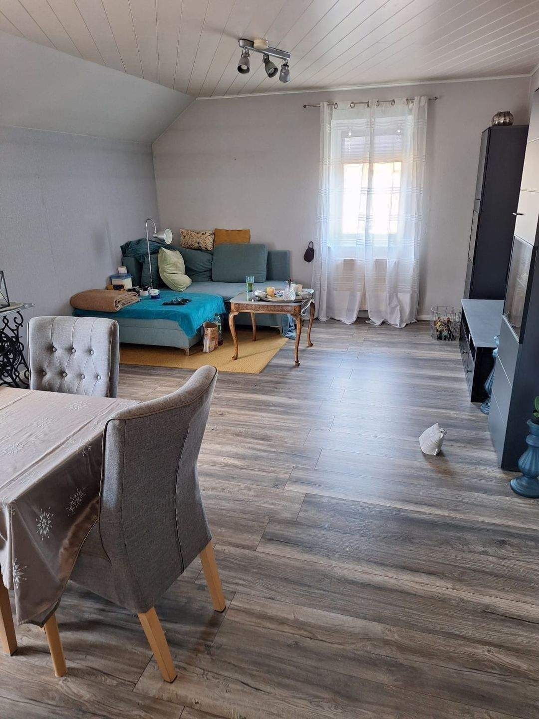 Immobilie in Neetze - Helle 3-Zimmer-Wohnung in ruhigem Zweifamilienhaus – Balkon, Einbauküche & Stellplätze inklusive - Bild 1