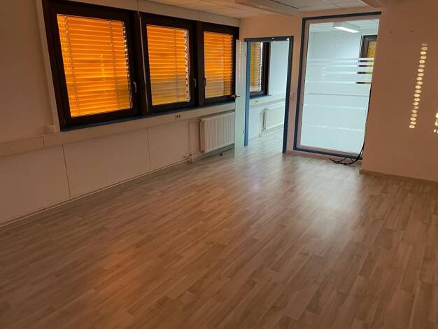 Büro-/Lagergebäude zur Miete 3.000 € 8 Zimmer 267,5 m² Bürofläche Robert-Bosch-Straße 12 Langendorfer Berg Stralsund 18437