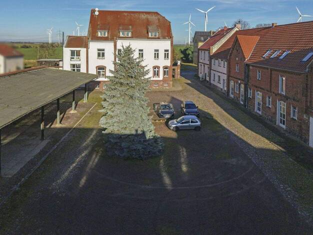 Mehrfamilienhaus zum Kauf als Kapitalanlage geeignet 950.000 € 12 Zimmer 1.200 m² 8.500 m² Grundstück Großzöberitz Zörbig 06780