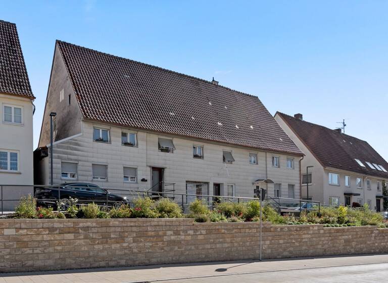 Mehrfamilienhaus zum Kauf 350.000 € 14 Zimmer 271,4 m²<br/>Wohnfläche 299 m²<br/>Grundstück Laupheim Laupheim 88471