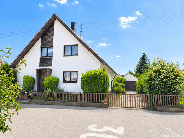 Einfamilienhaus zum Kauf 399.000 € 8 Zimmer 136 m² 540 m² Grundstück frei ab sofort Nagoldstraße 4 Schellbronn Neuhausen 75242