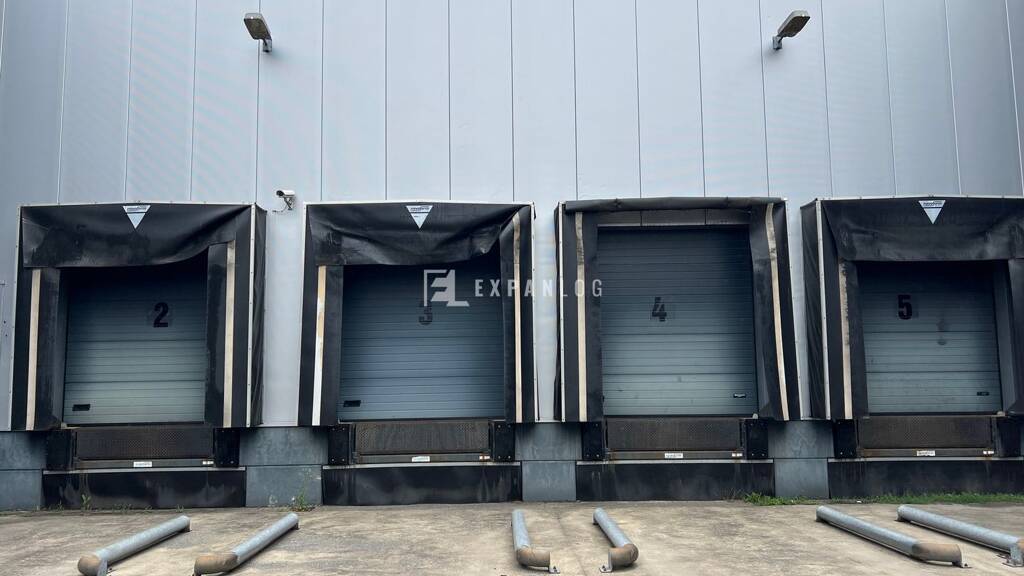 Lagerhalle zur Miete provisionsfrei 7.900 m² Lagerfläche teilbar ab 2.900 m² Berghausen Langenfeld 40764