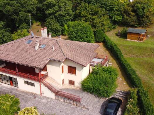 Haus zum Kauf 760.000 € 8 Zimmer 380 m² 4.100 m² Grundstück frei ab sofort Via Pozzo Veronese 3 San Zeno di Montagna 