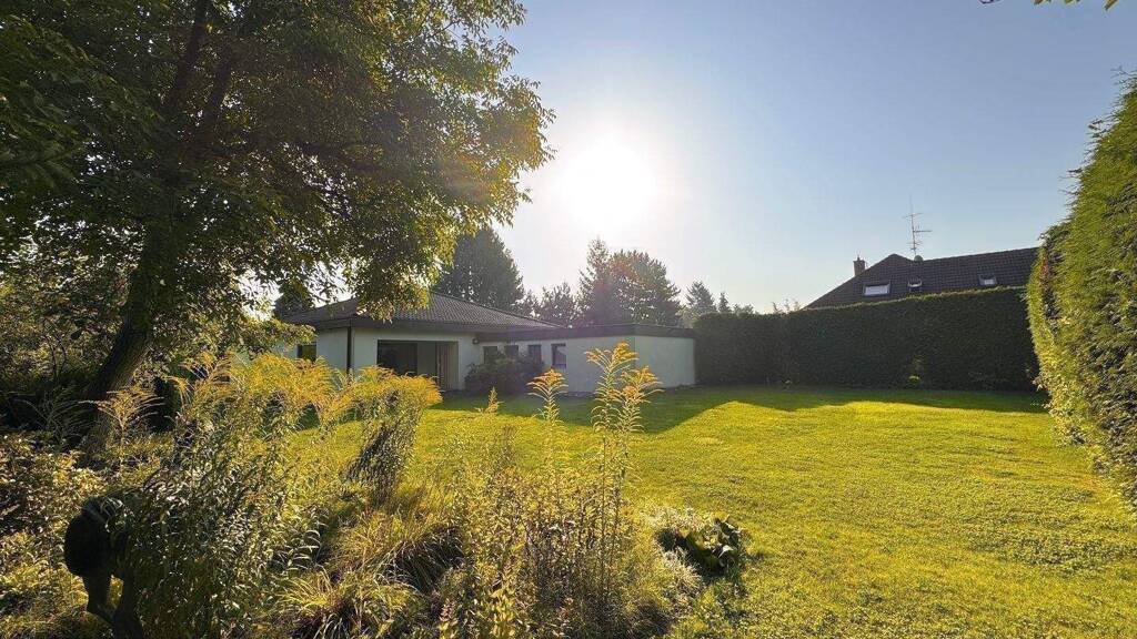 Bungalow zum Kauf 1.150.000 € 10 Zimmer 365 m² 1.675 m² Grundstück frei ab sofort Oberfürberg Fürth 90768