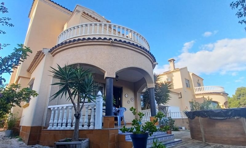 Villa zum Kauf provisionsfrei 259.995 € 4 Zimmer 146 m²<br/>Wohnfläche 273 m²<br/>Grundstück Orihuela Costa 03189