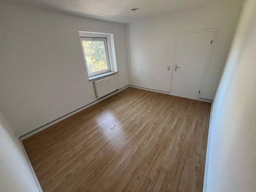 Wohnung zur Miete 260 € 2 Zimmer 44,1 m² EG frei ab sofort Vogtlandstraße 2 Glauchau 08371