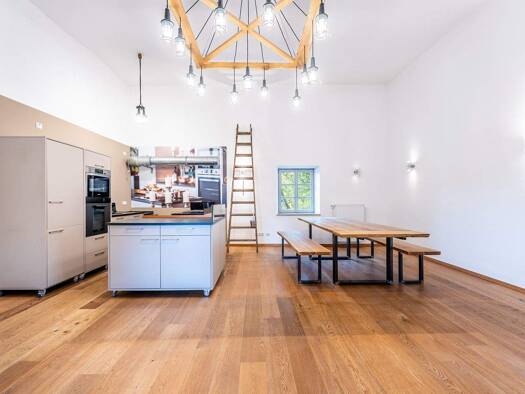 Studio zur Miete 1.090 € 3 Zimmer 97 m² 3. Geschoss Straubing 94315