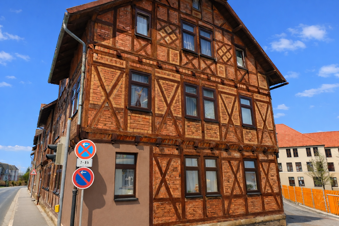 Immobilie in Sonneberg - Mehrfamilienhaus mit 3 Wohneinheiten in zentraler Lage von Sonneberg - Bild 0