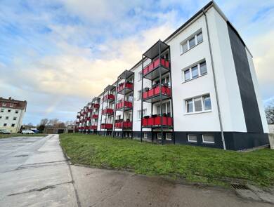 Wohnung zur Miete 606 € 4 Zimmer 80,8 m² frei ab 01.09.2025 Hessenburger Str. 6 Saal Saal 18317