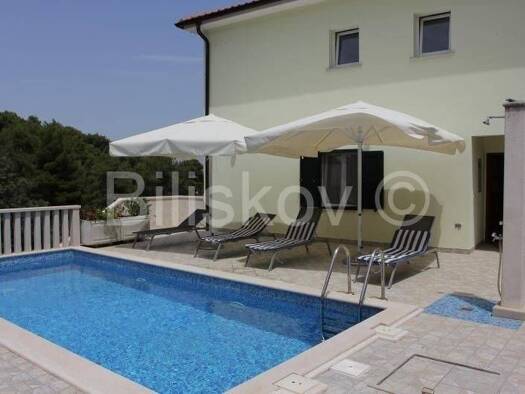 Haus zum Kauf 970.000 € 10 Zimmer 230 m² Supetar