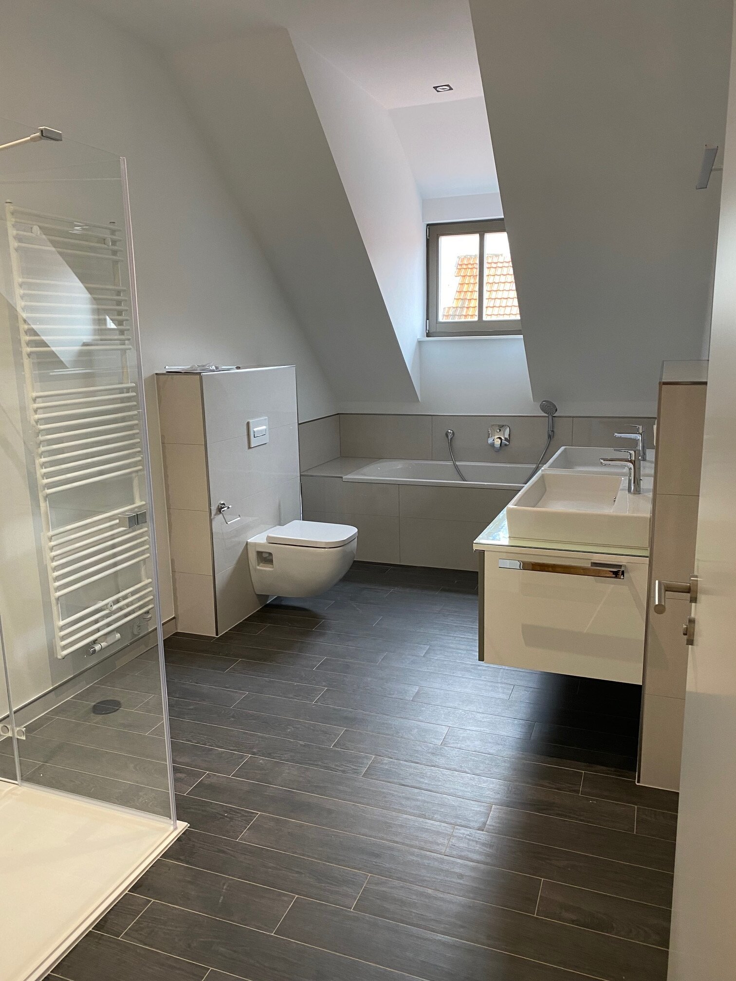 Wohnung zur Miete 980 € 3 Zimmer 122,3 m²<br/>Wohnfläche 3.<br/>Geschoss 01.01.2025<br/>Verfügbarkeit Arnstadt Arnstadt 99310