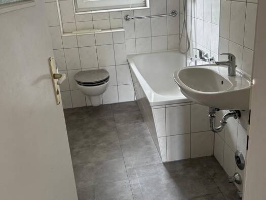 Wohnung zur Miete 350 € 3 Zimmer 850 m² 1. Geschoss frei ab sofort Kirchgasse 185 Kutzleben 99955