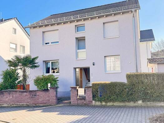Mehrfamilienhaus zum Kauf als Kapitalanlage geeignet 629.000 € 8 Zimmer 183 m² 303 m² Grundstück Bischofsheim 65474