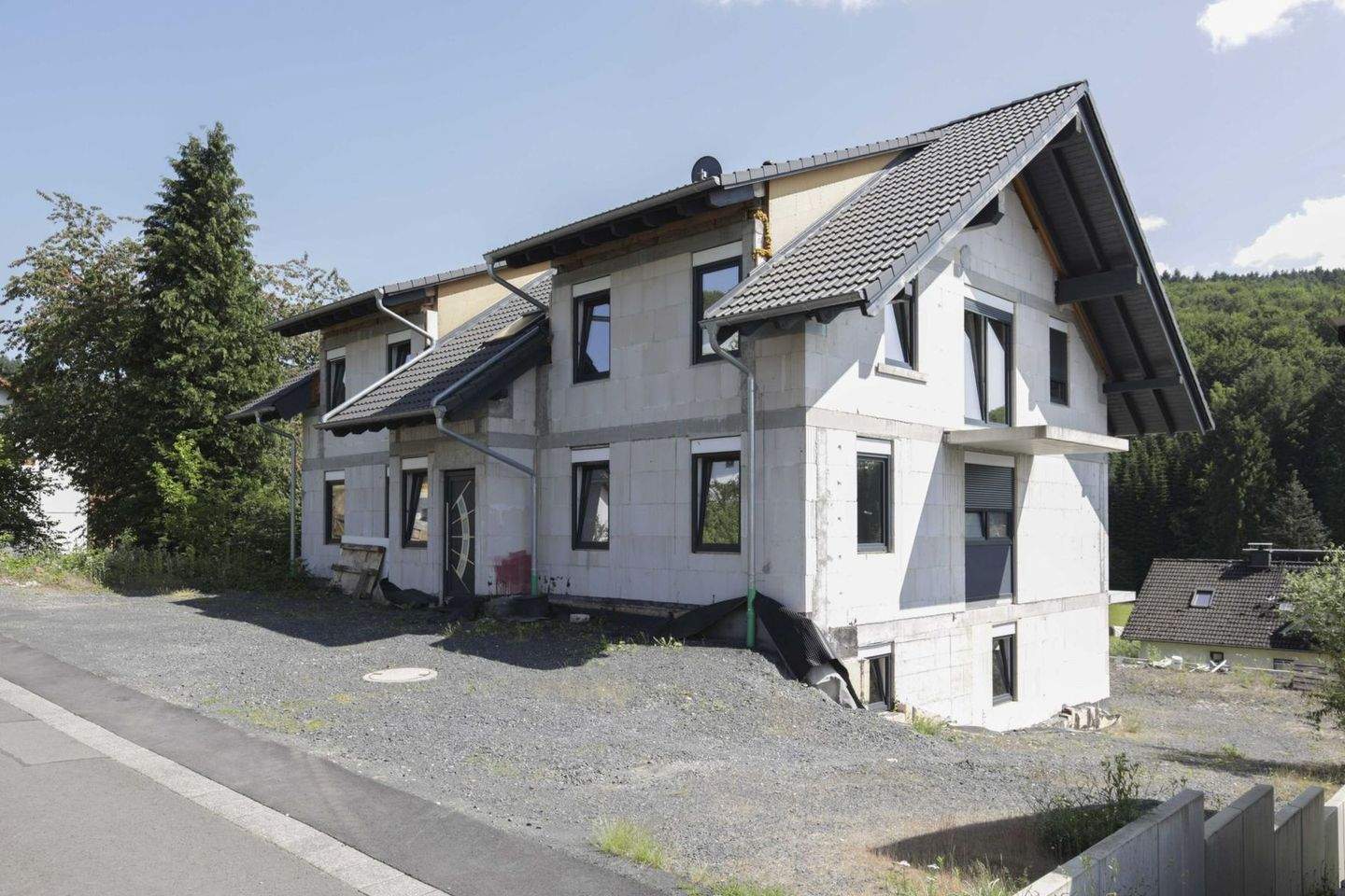 Immobilie in Gründau - MFH mit 4 Einheiten und Top-Potenzial in Alleinlage zur flexiblen Nutzung - Bild 2