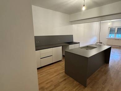 Wohnung zur Miete 900 € 2,5 Zimmer 85 m² Geschoss 1/2 frei ab 01.08.2025 Neumarkt in der Oberpfalz 92318