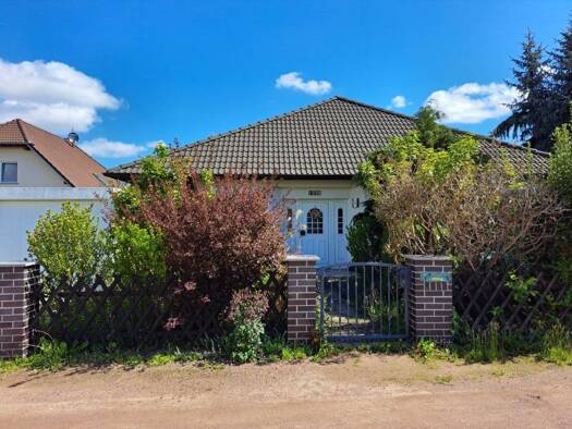 Einfamilienhaus zum Kauf 330.000 € 3 Zimmer 120 m² 733 m² Grundstück Lieskau Salzatal 06198