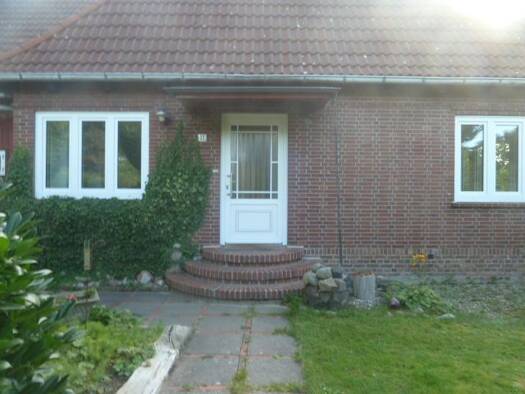 Einfamilienhaus zur Miete 800 € 5 Zimmer 100 m² 1.000 m² Grundstück frei ab 01.10.2026 Hohenwestedt 24594