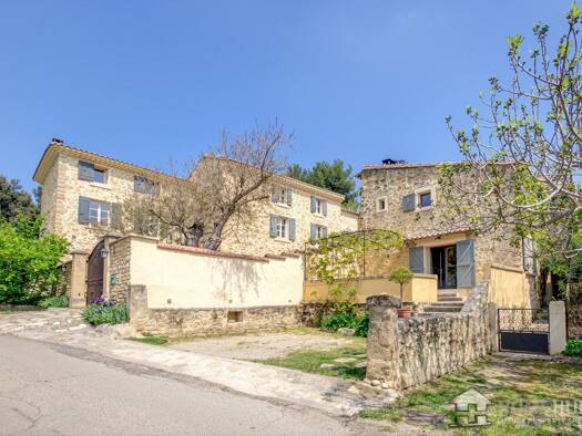 Schloss zum Kauf 1.380.000 € 550 m² 6.973 m² Grundstück Sarrians 84260