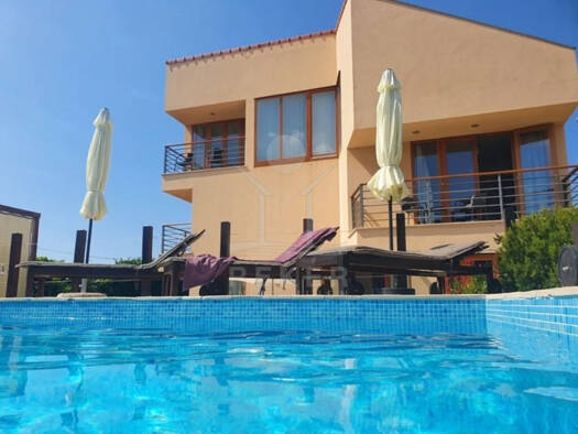 Villa zum Kauf 750.000 € 6 Zimmer 222 m² 523 m² Grundstück Dol