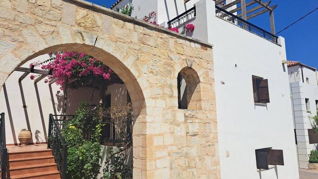 Haus zum Kauf 330.000 € 4 Zimmer 142 m² 1.153 m² Grundstück Douliana 730 08