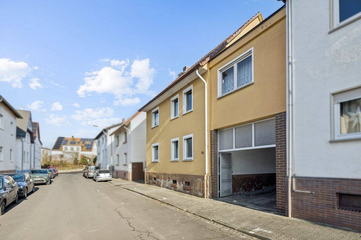 Immobilie in Langgöns - Wohnhaus in Langgöns mit Platz für große und kleine Familien - Bild 1