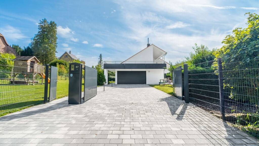 Einfamilienhaus zum Kauf provisionsfrei 1.495.000 € 7,5 Zimmer 330 m² 1.577 m² Grundstück Perouse Rutesheim 71277