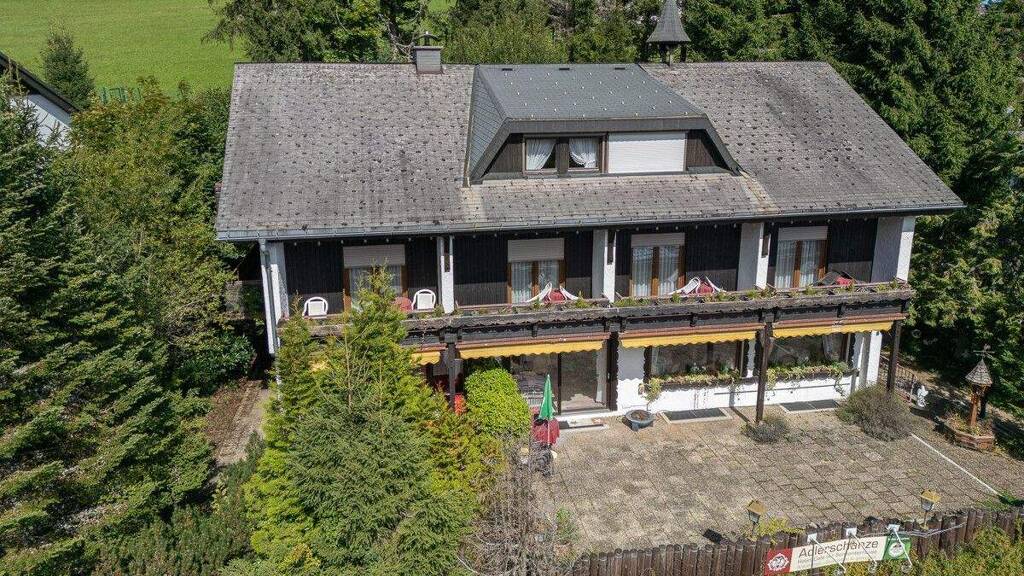 Hotel zum Kauf 979.000 € 14 Zimmer 1.171 m² Grundstück Schönwald im Schwarzwald 78141