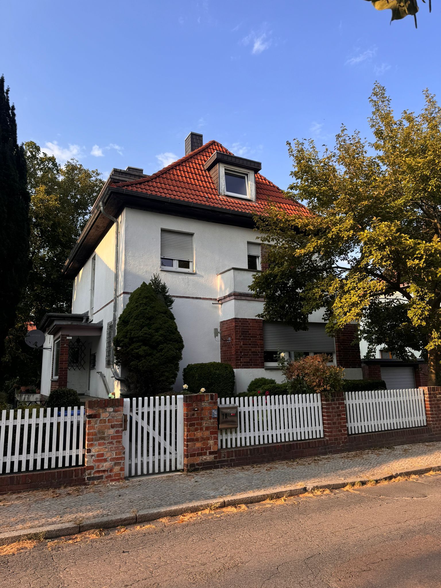 Einfamilienhaus zum Kauf provisionsfrei 460.000 € 5 Zimmer 183 m²<br/>Wohnfläche 696 m²<br/>Grundstück ab sofort<br/>Verfügbarkeit Fraunhofer Straße 1a Landrain Halle (Saale) 06118