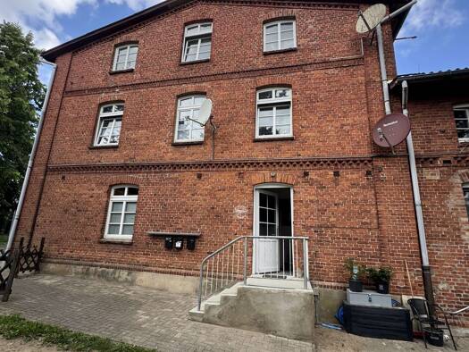 Wohnung zur Miete 600 € 4 Zimmer 90 m² Geschoss 1/3 frei ab sofort Hauptstr. 11 Tarnow 18249