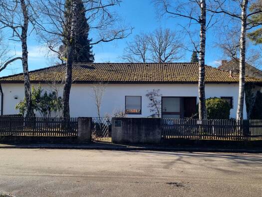 Bungalow zum Kauf 6 Zimmer 150 m² 733 m² Grundstück frei ab sofort Schillerstraße 2 Ottobrunn 85521