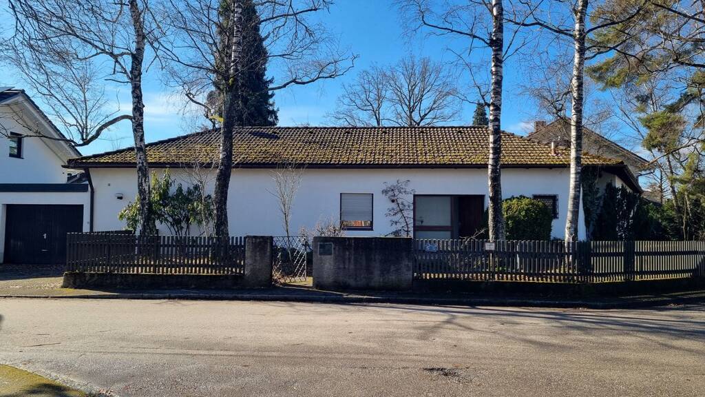 Bungalow zum Kauf 6 Zimmer 150 m² 733 m² Grundstück frei ab sofort Schillerstraße 2 Ottobrunn 85521