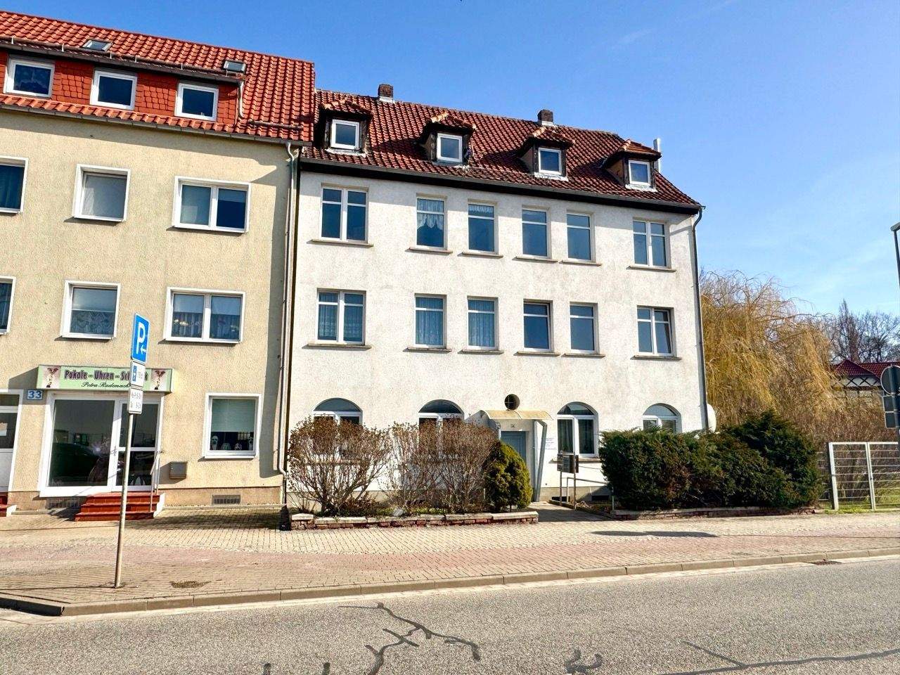 Immobilie in Halberstadt - Mehrfamilienhaus mit 7 Wohneinheiten - teilweise saniert, großes Entwicklungspotential - Bild 2