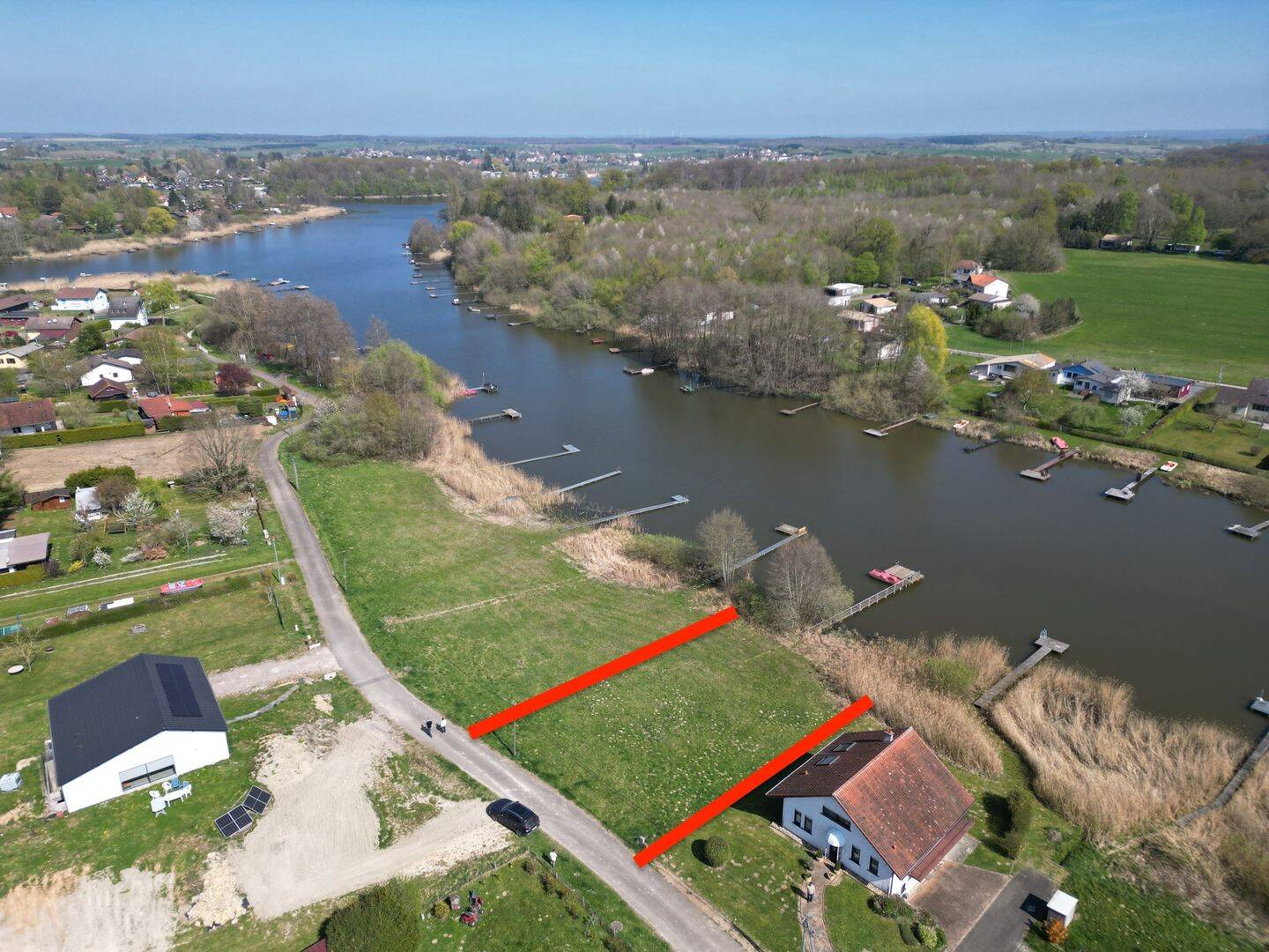 Einzigartiges Baugrundstück am Hierbacher Weiher mit tollem Ausblick und direktem Zugang zum See