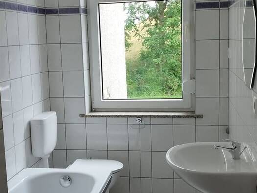 Wohnung zur Miete 330 € 3 Zimmer 60 m² 1. Geschoss frei ab sofort Untere Hauptstraße 200 Wittgensdorf b Chemnitz, Sachs 09228