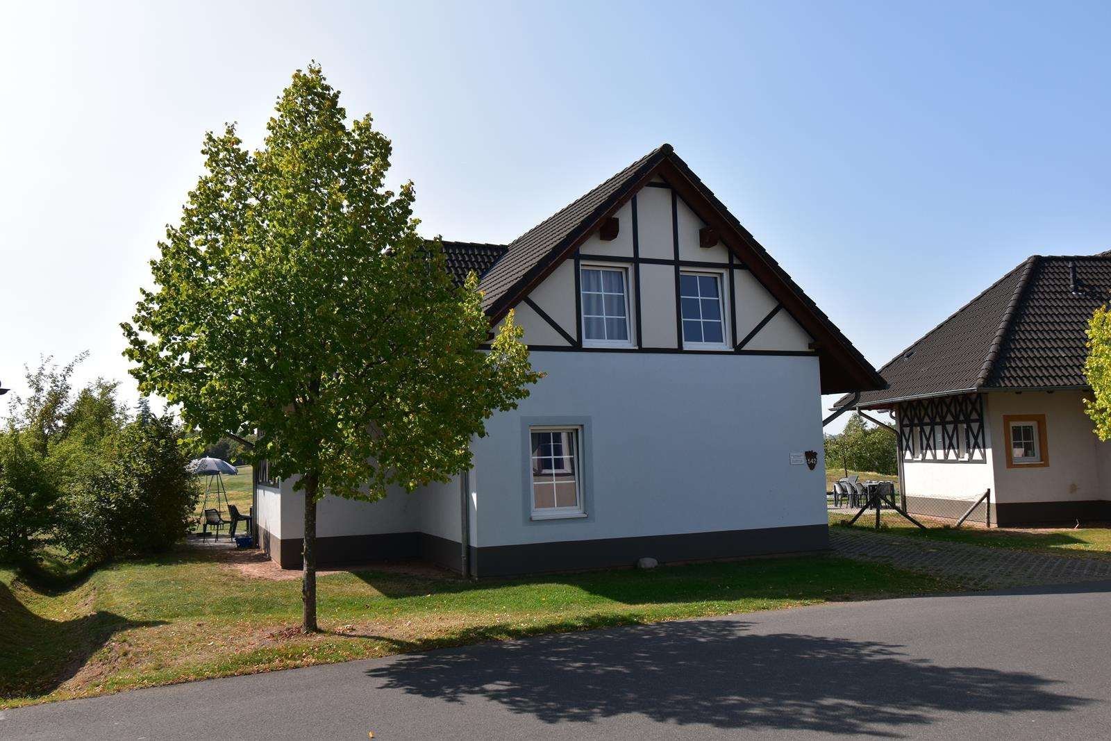 Einfamilienhaus zum Kauf 279.000 € 6 Zimmer 152 m²<br/>Wohnfläche 491 m²<br/>Grundstück Am Kellerborn 1 Eller Cochem 56812