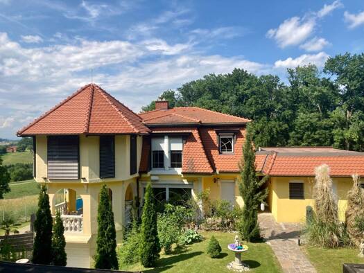 Villa zum Kauf 10 Zimmer 300 m² 1.270 m² Grundstück Ehrenhausen an der Weinstraße 8461