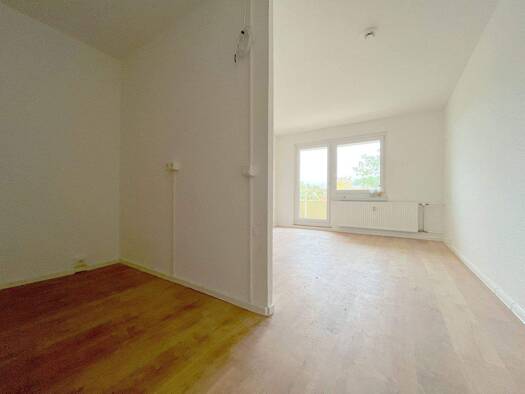 Wohnung zur Miete 250 € 2 Zimmer 45 m² Geschoss 4/5 frei ab sofort Neuplanitzer Straße 49 Neuplanitz Zwickau 08062