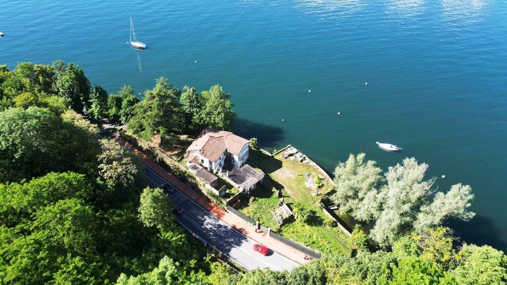 Einfamilienhaus zum Kauf 2.450.000 € 7 Zimmer 265 m² 1.350 m² Grundstück frei ab sofort Verbania Suna