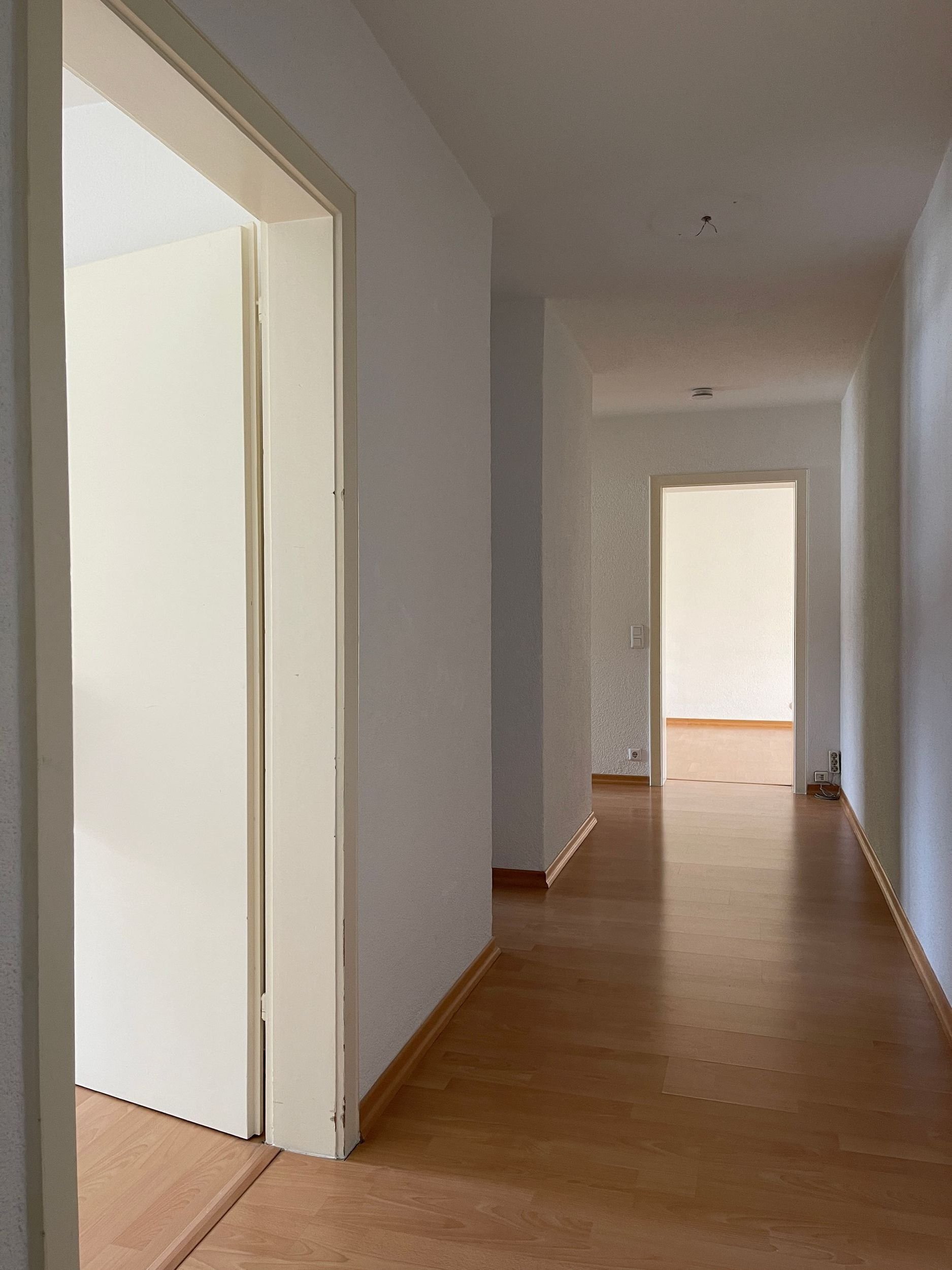 Wohnung zum Kauf 200.000 € 3 Zimmer 70,7 m²<br/>Wohnfläche 3.<br/>Geschoss ab sofort<br/>Verfügbarkeit Beethovenstr. 51 Beethovenschule 34 Singen 78224