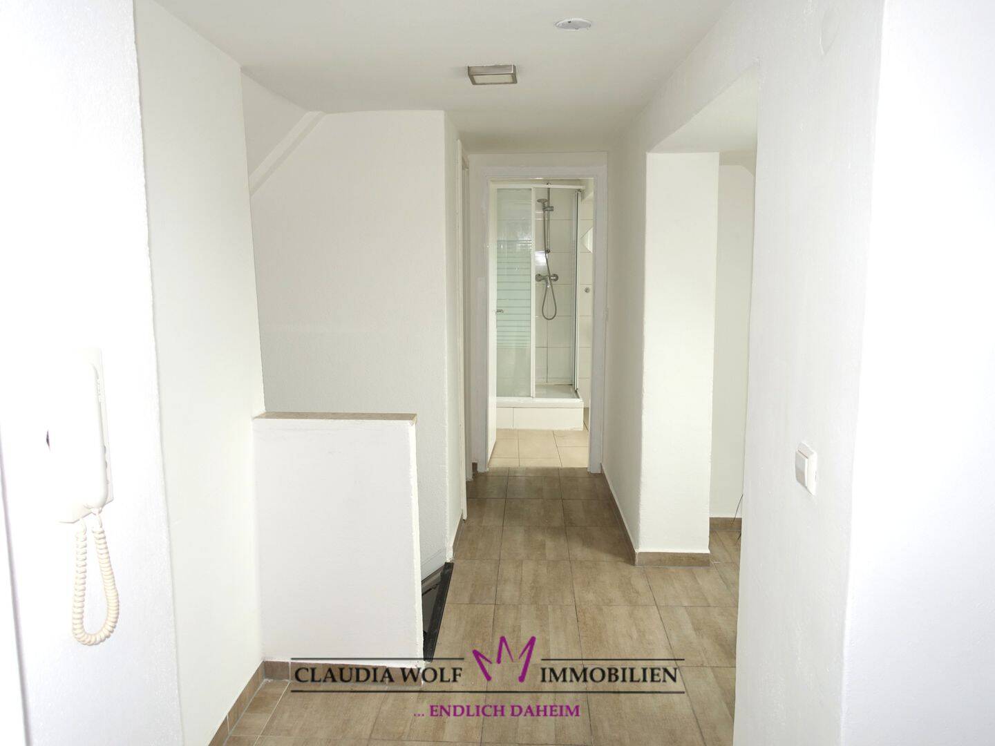 Immobilie in Feuchtwangen - *** SOLIDE KAPITALANLAGE - Voll saniertes Fünf-Familienhaus in Feuchtwangen-Zehdorf *** - Bild 2