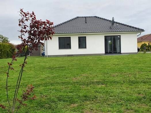 Einfamilienhaus zur Miete 1.400 € 3 Zimmer 80 m² 628 m² Grundstück frei ab 01.11.2026 Klockenhagen Ribnitz-Damgarten 18311
