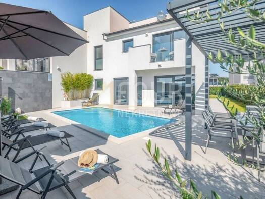 Haus zum Kauf 1.050.000 € 7 Zimmer 250 m² Medulin Stari Medulin
