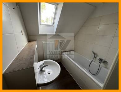 Wohnung zur Miete 270 € 2 Zimmer 38,5 m² Dachgeschoss, 2. Geschoss frei ab sofort Ferdinand-Hahn-Straße 4 Debschwitz 3 Gera 07548