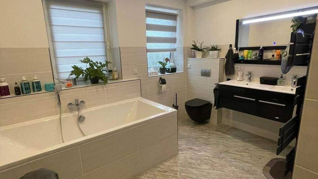 Einfamilienhaus zum Kauf 470.000 € 8 Zimmer 170 m² 1.000 m² Grundstück Gotha 99867