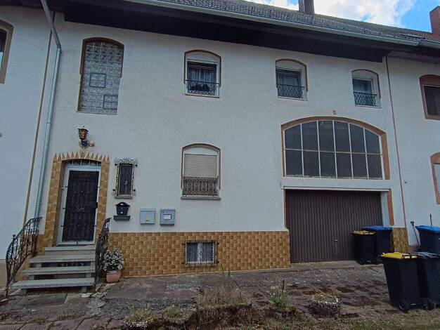 Reihenmittelhaus zum Kauf 239.000 € 8 Zimmer 204 m² 414 m² Grundstück frei ab sofort Erbach Homburg 66424