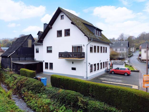 Wohn- und Geschäftshaus zum Kauf als Kapitalanlage geeignet 329.000 € 8 Zimmer 392 m² 475 m² Grundstück Elkerhausen Weinbach 35796