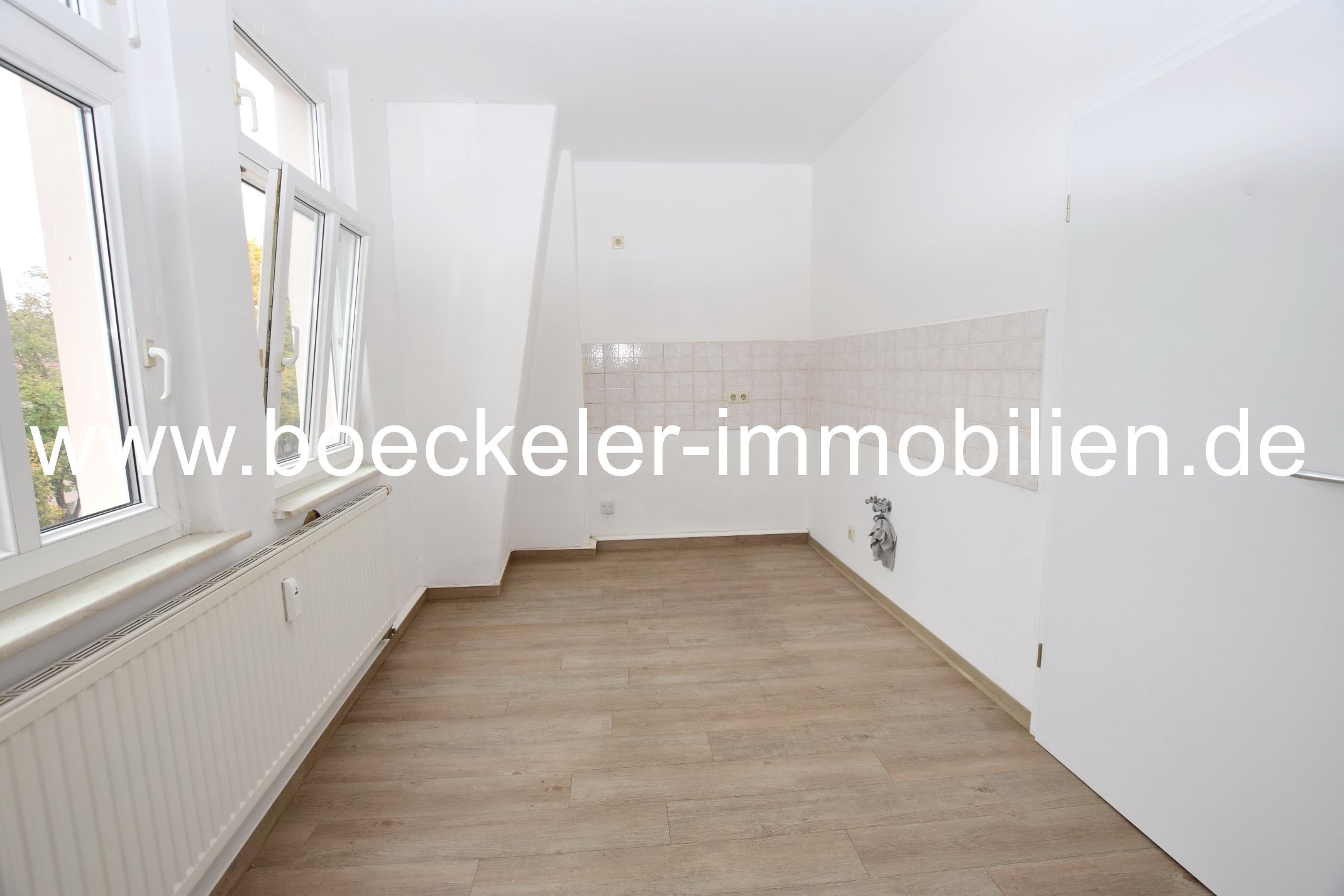 Wohnung zur Miete 360 € 2 Zimmer 60,6 m²<br/>Wohnfläche 60.<br/>Geschoss 01.02.2025<br/>Verfügbarkeit Naumburg Naumburg (Saale) 06618