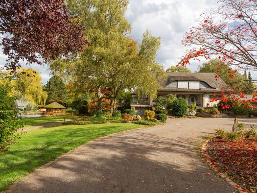 Haus zum Kauf 1.700.000 € 10 Zimmer 460 m² 10.585 m² Grundstück Mastershausen 56869