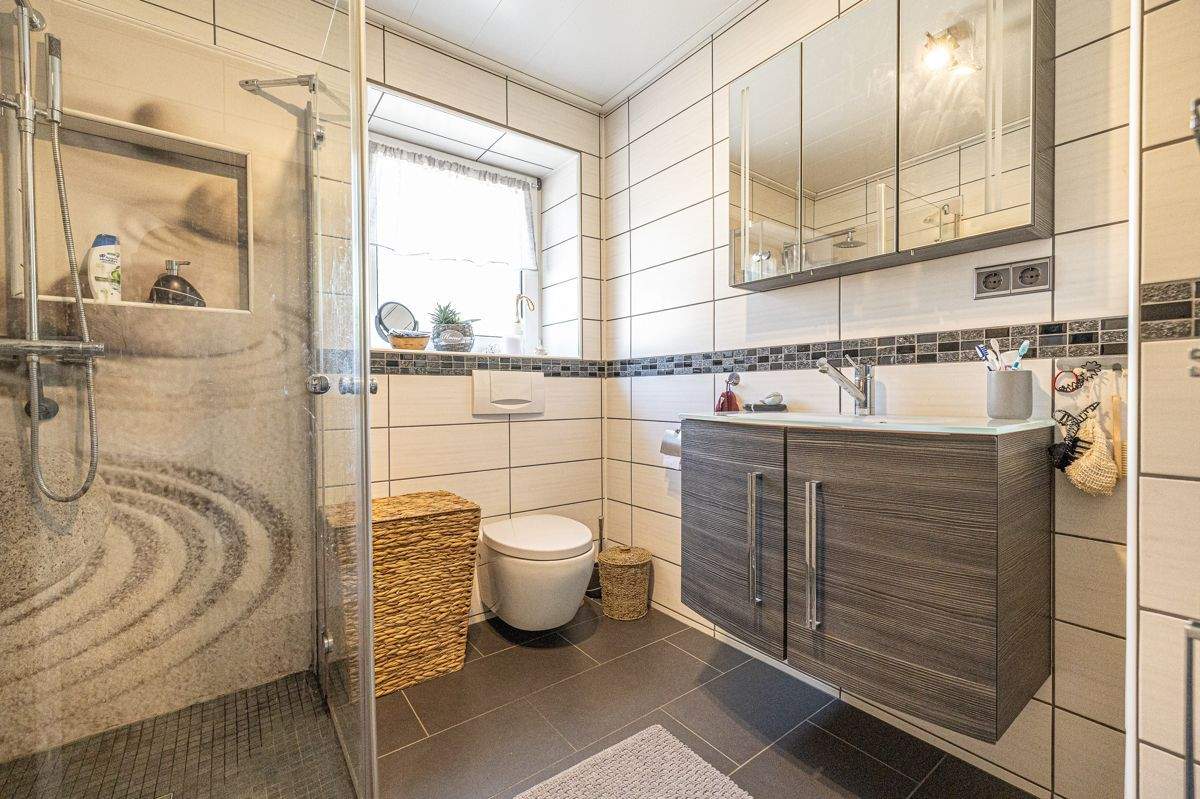 Immobilie in Bretten - Großzügiges Wohnen in Bretten-Diedelsheim- Ein- bis Zweifamilienhaus mit weitläufigem Garten - Bild 4